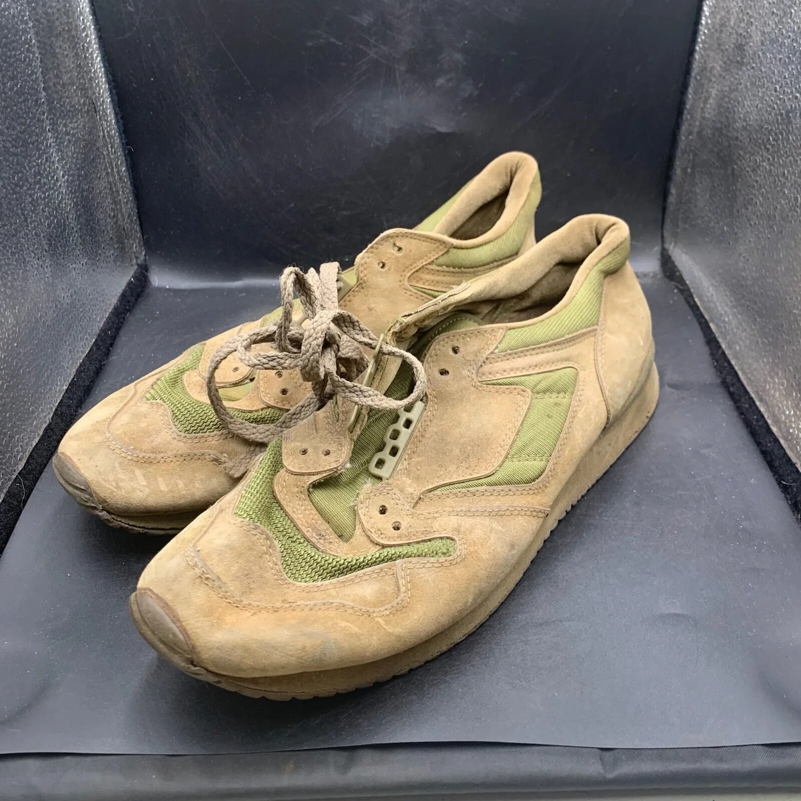 Genuine British Army Green PT Running Shoes Gym Trainers - Size UK 11 - EU 46