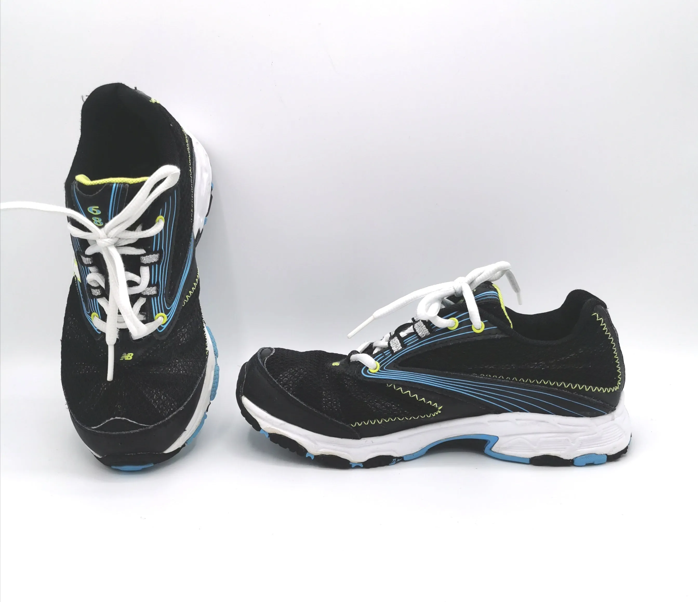 GIRL SIZE 3 YOUTH - NEW BALANCE Kids Running Shoes EUC B12