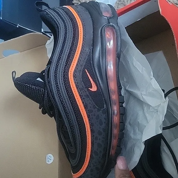 Gym shoes