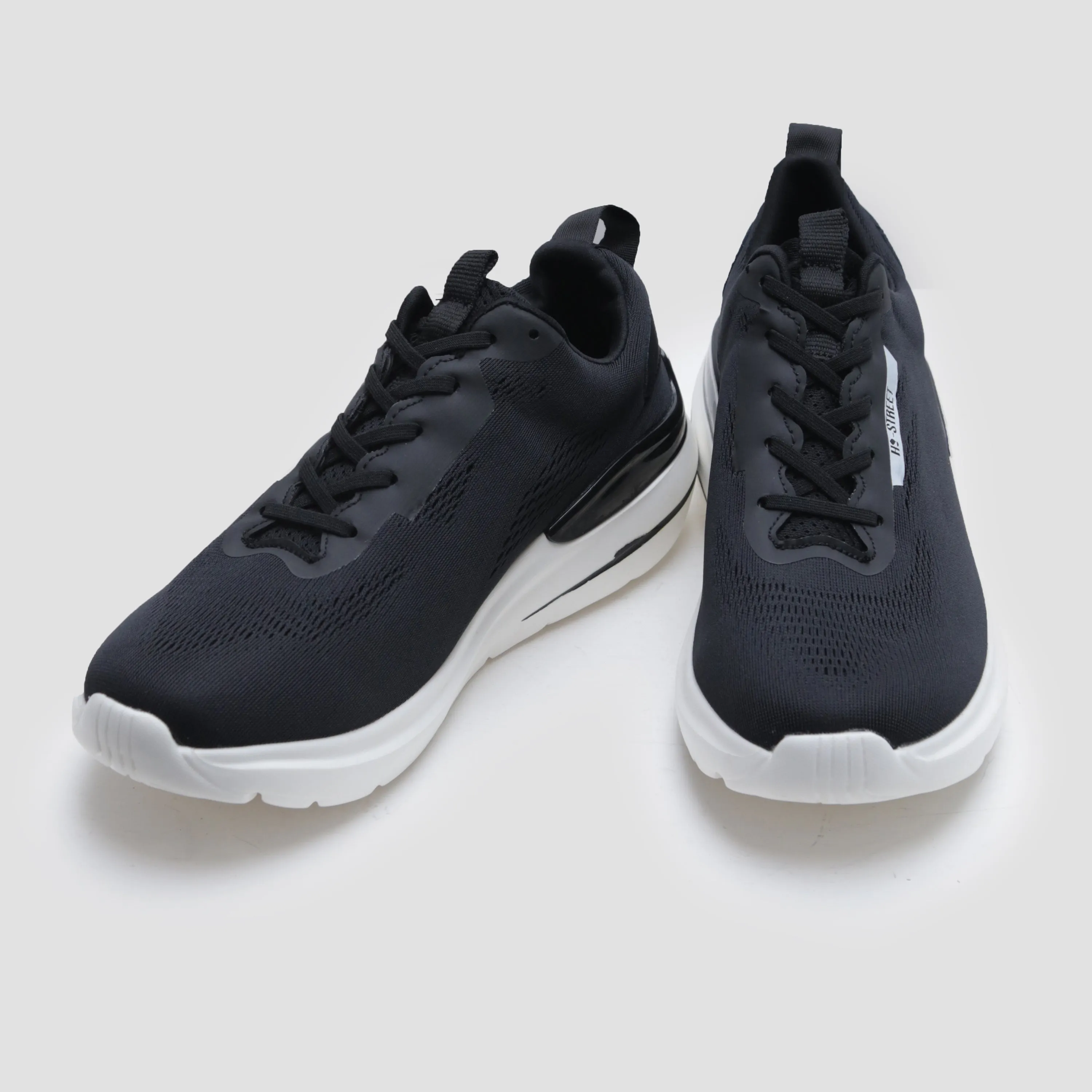 LACE UP COMFORT TRAINER